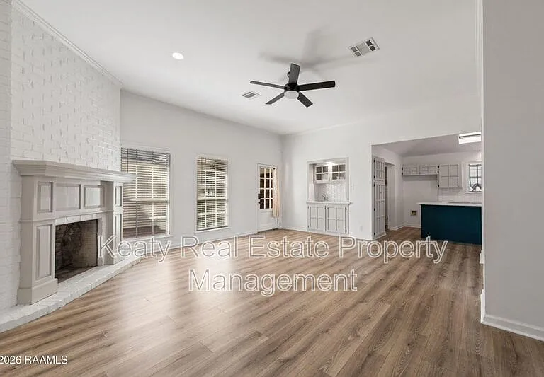 313 Wallingsford Cir — Photo 8