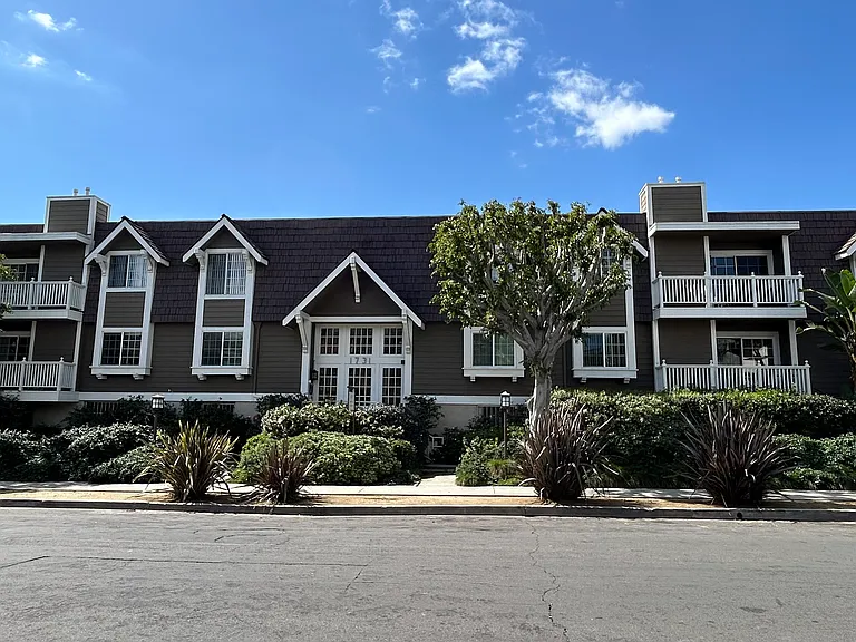 Exterior of the well maintained condo building