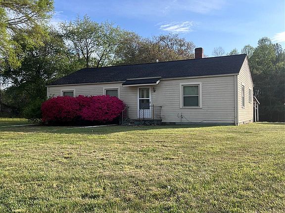 2nd image of 1033 State Highway 16 N