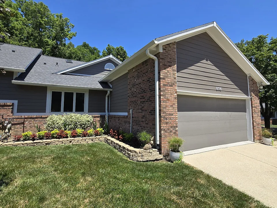 8198 Foxchase Cir