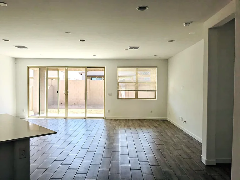 2527 W Sunland Ave — Photo 8