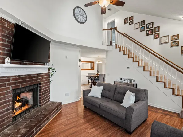 117 Oak Leaf Dr, Hendersonville, TN 37075