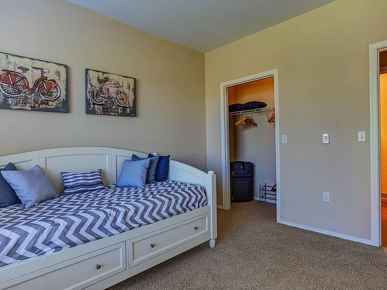 Commons at Verandas in Tanasbourne Apartments — Photo 35