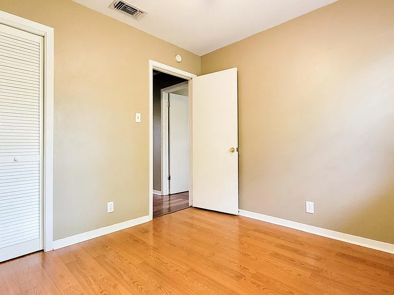 8522 Bradford Dr — Photo 13