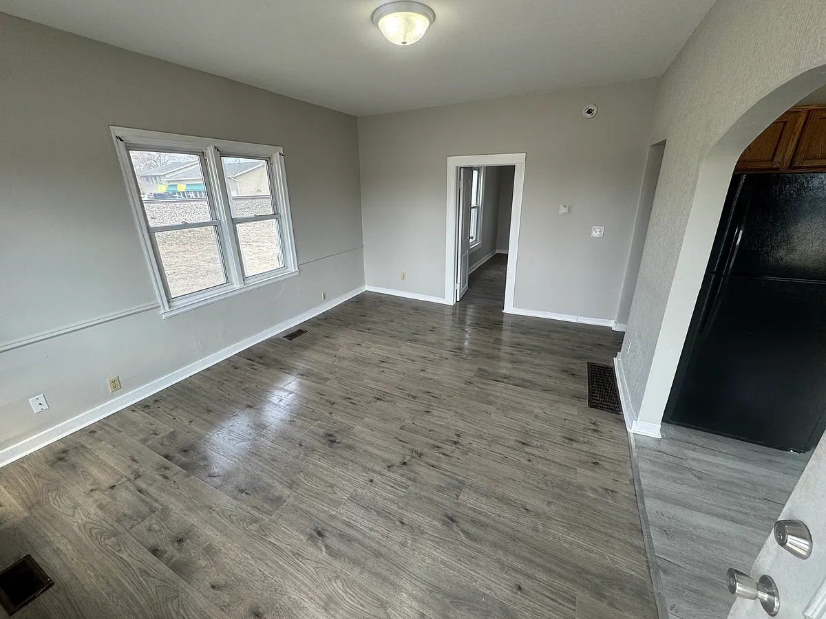 Building Photo - 203 5th St #1