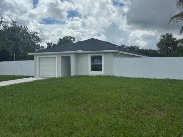 467 Valley Dr, Lehigh Acres, FL 33936