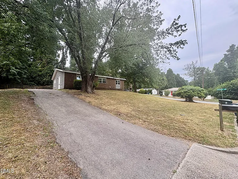 1100 Savannah Dr — Photo 2