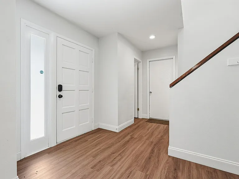 114 Gleneagles Dr — Photo 7