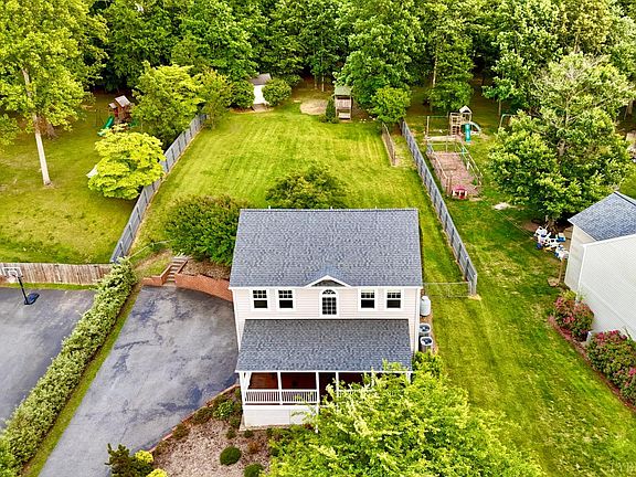 3rd image of 301 Mullbury Pl