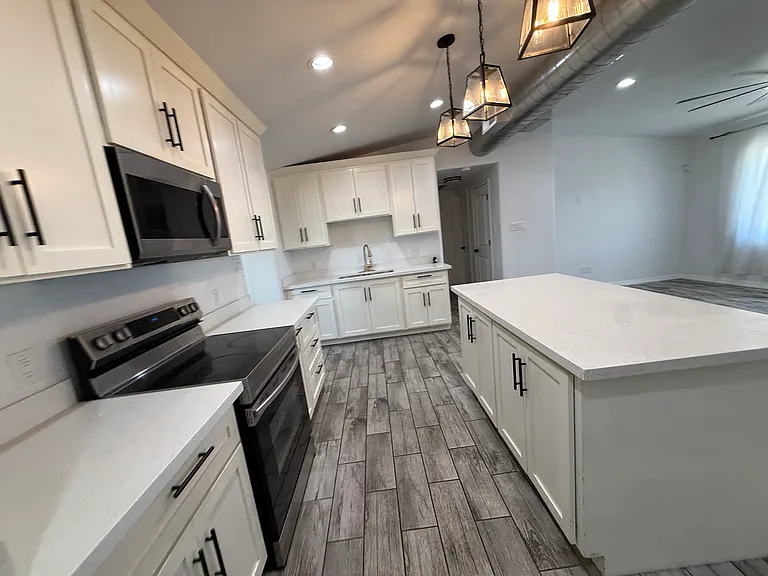 1050 W Rosewood Dr — Photo 5