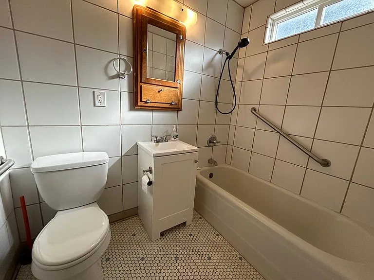 1305 Montgomery St — Photo 12