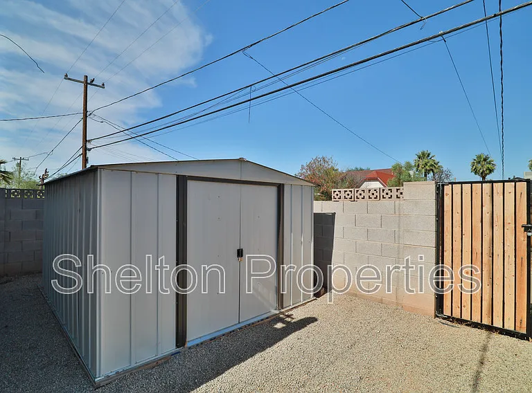 1802 N Laurel Ave — Photo 27