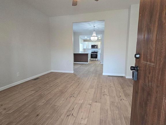 2nd image of 1398 Lockbourne Rd