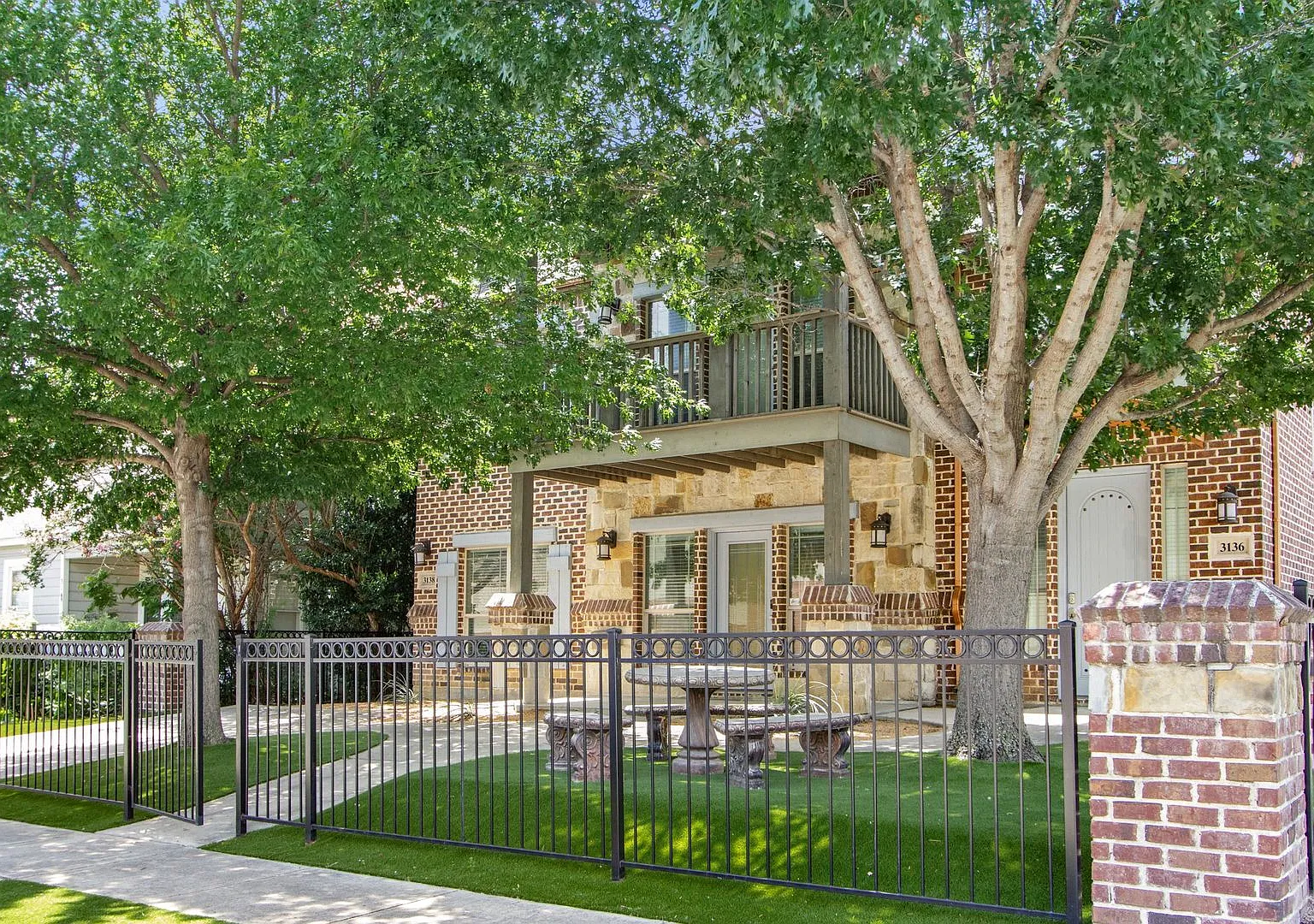 ** Move In July 25th 2027 $5500 ** 5 Bed 3 Bath ** 2 Minute Walk To Tcu Campus ** — Photo 2