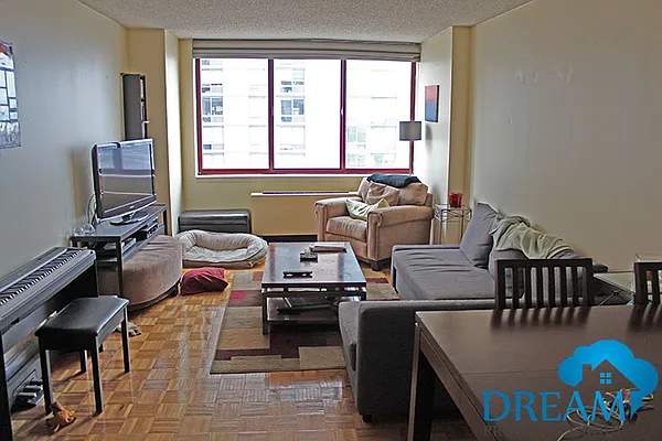 Rented by Dream Property Group LLC | media 4