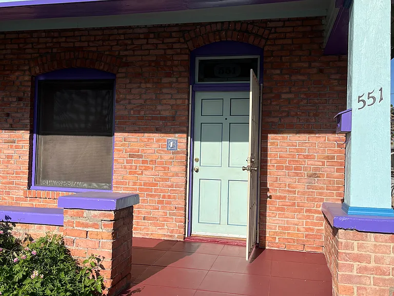 551 S 1st Ave — Photo 2