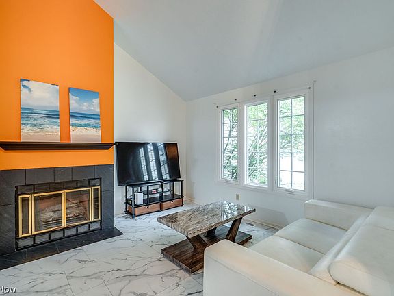 5th image of 16564 Lake Circle Dr