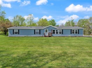 4900 E Robin Rd, Pekin, IN 47165