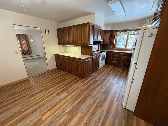 5th image of 411 S Willow St