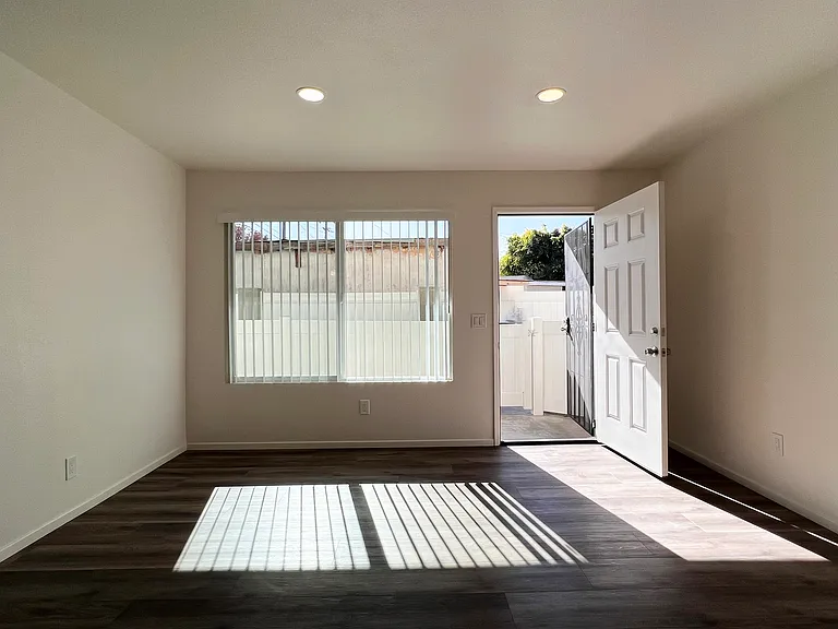 Florida Street Apartments — Photo 38