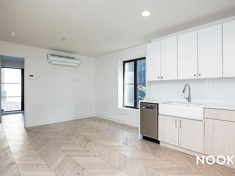 33 India St #606 — Photo 5