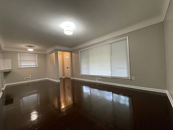 4th image of 10036 Laurence Ave