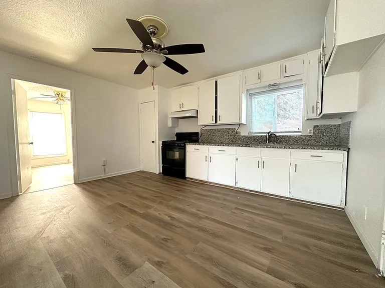 731 Vermont Ave — Photo 4