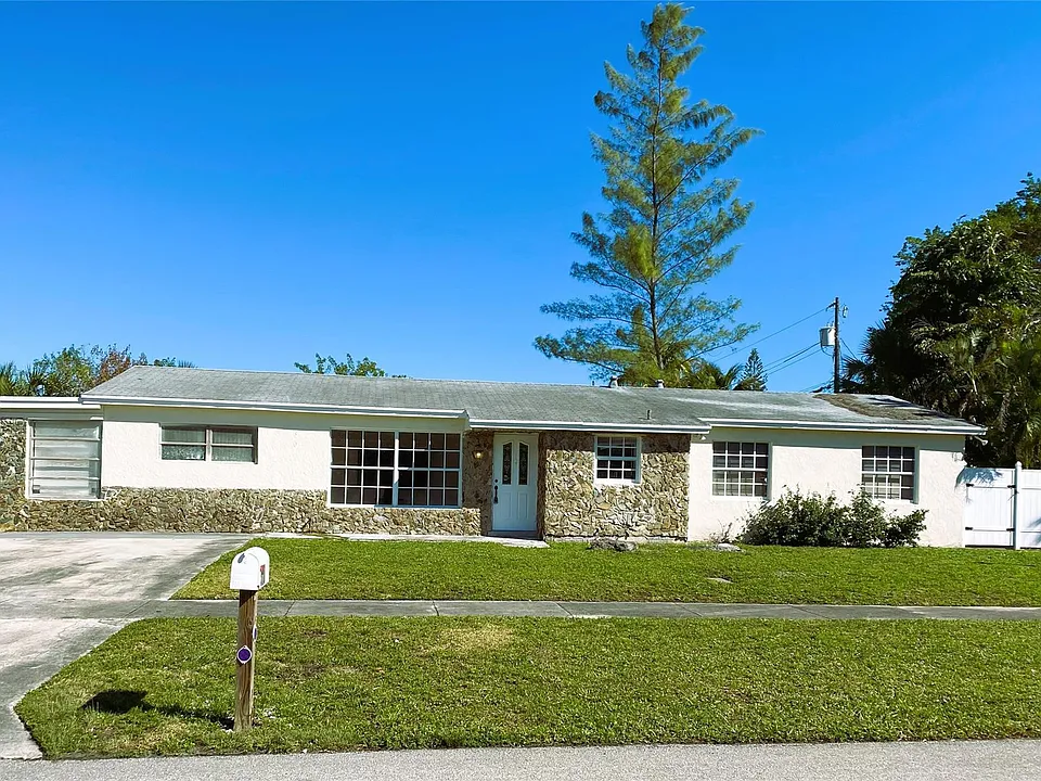 320 NW 4th Ave #1