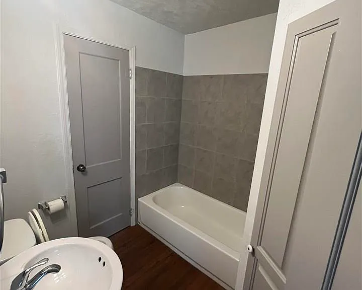 1111 N Beverly Dr — Photo 3