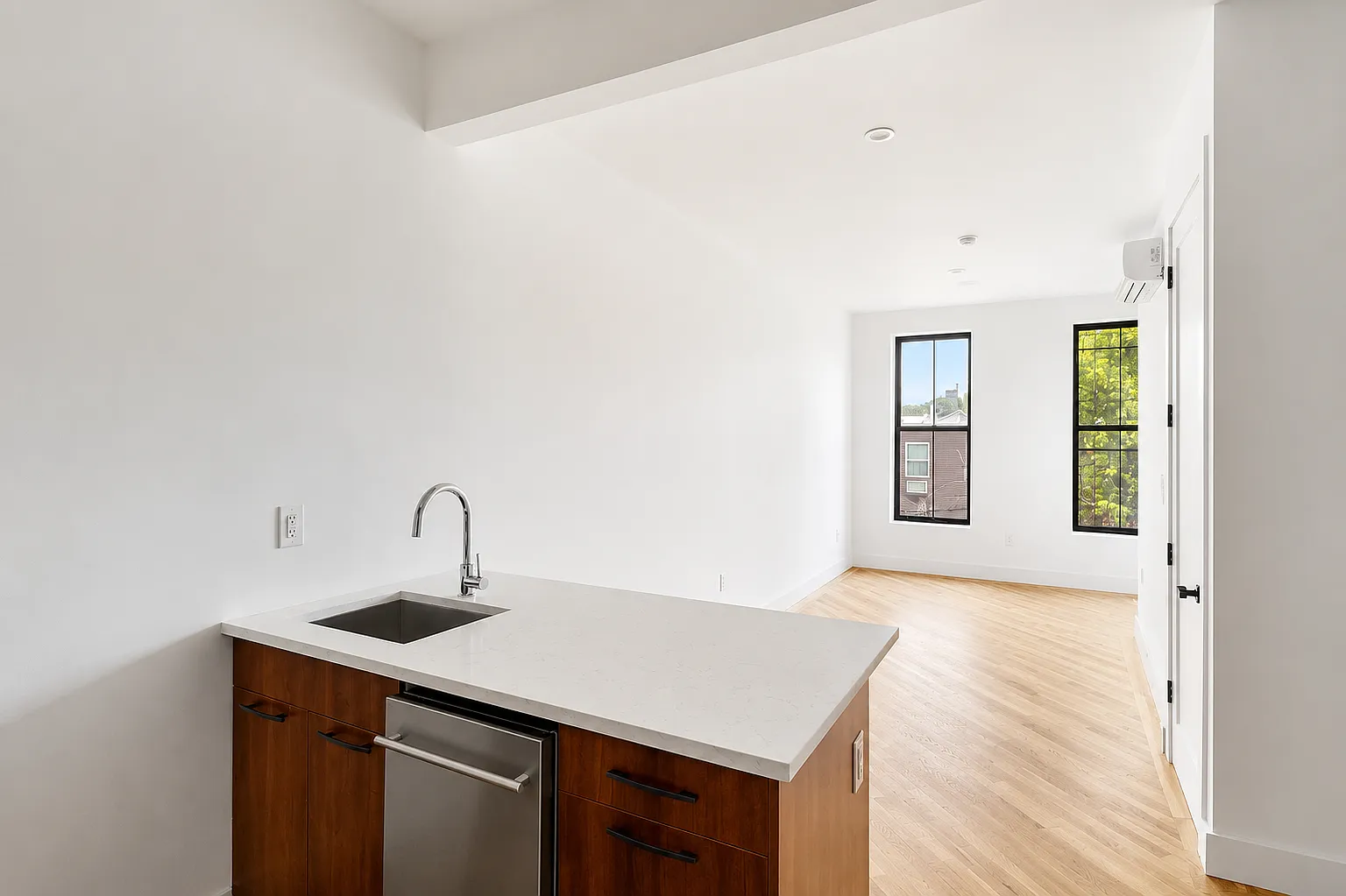 1106 Gates Avenue — Photo 3