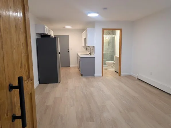 420 Woodward Rd APT 19, North Providence, RI 02904
