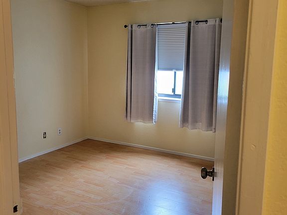 3rd image of 1 Appian Way #706