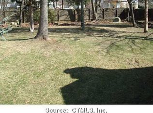 84 Phoenix Dr, Groton, CT 06340