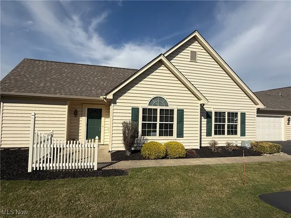 111 Village Ct, Columbiana, OH 44408