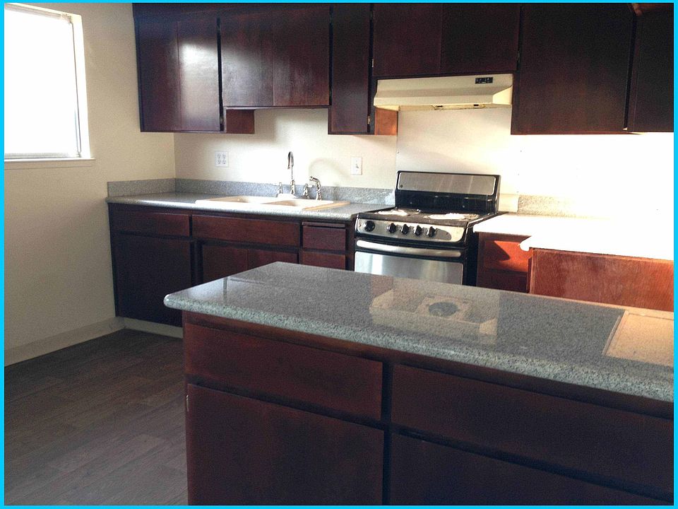 1st image of 1625 Court Dr #B