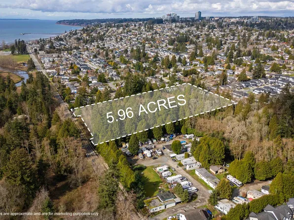 16203 8th Ave, Surrey, BC V4A 1A3
