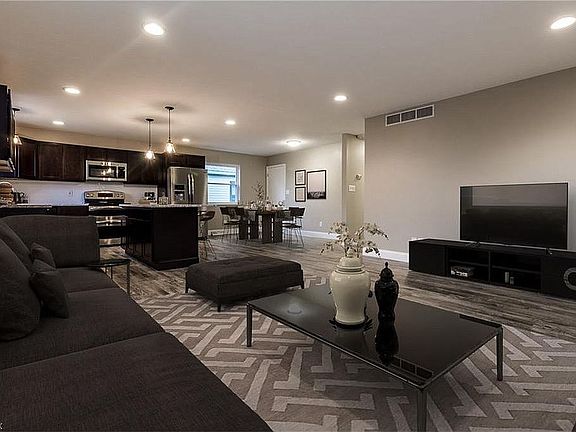 3rd image of 364 Stevenson Ave