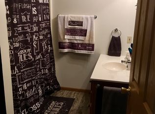 901 Carnation St SE, Demotte, IN 46310