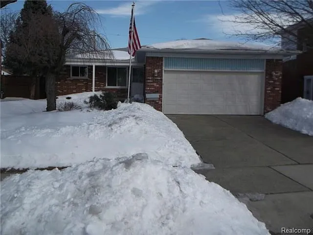 20869 Paloma St photo 1