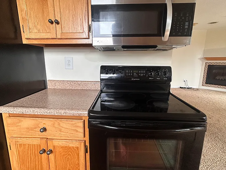 200 Stewart Ln #10 — Photo 5