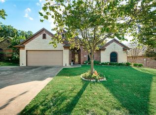 2813 Tenison Dr, Ennis, TX 75119