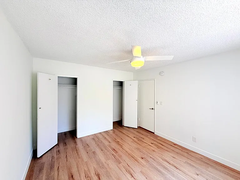119 - 121 N Hillcrest Blvd — Photo 17