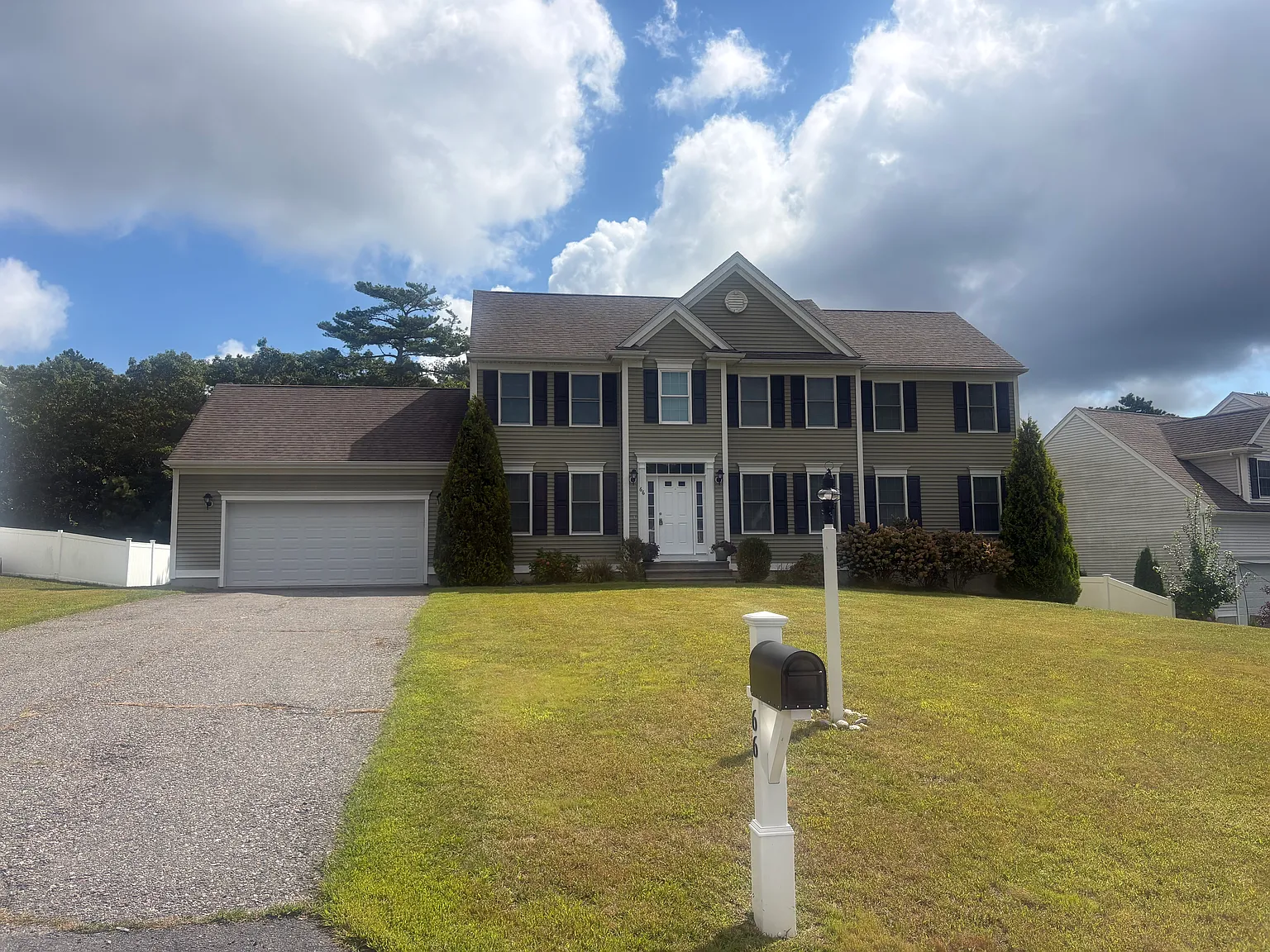 4 bed, 2472 sqft, $5,000 — Photo 2