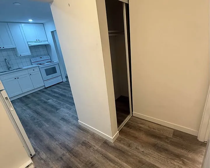 612 King St E #6 — Photo 5
