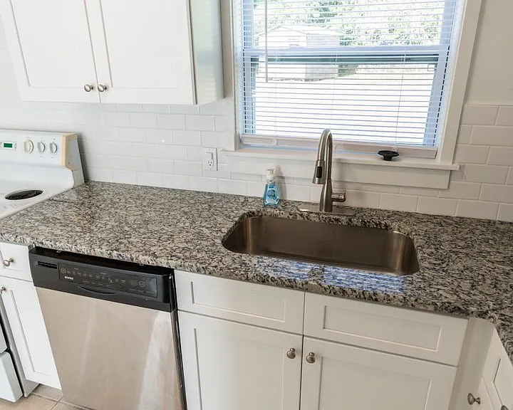 406 Essex Dr — Photo 12