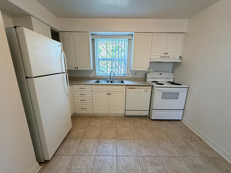 32 Heman St #3 — Photo 8