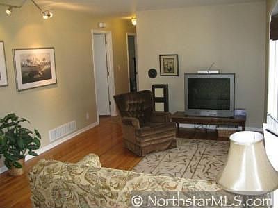 5th image of 2042 Coral Ln