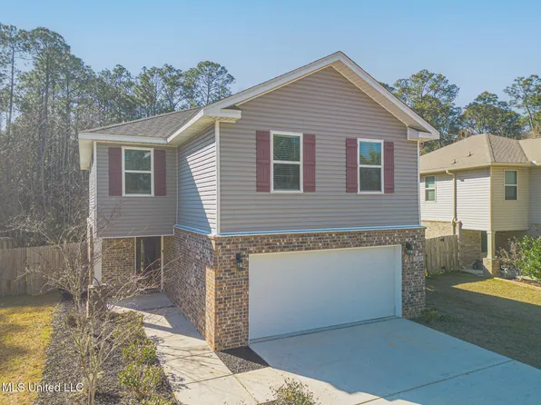 5261 Overland Dr, Biloxi, MS 39532