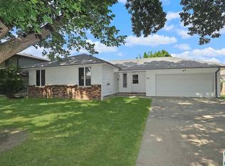 122 Golden Dr, Sergeant Bluff, IA 51054