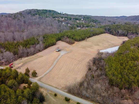 5th image of 802 Deep Springs Cemetery Rd